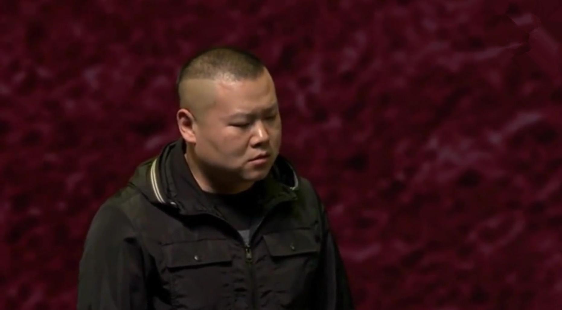 岳云鹏冲着吴京喊：你占得了谁便宜？吴京回答：你*活口**好