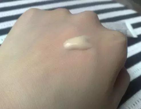 散发女性魅力的护理产品,玫瑰香味护肤品