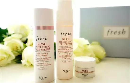 散发女性魅力的护理产品,玫瑰香味护肤品