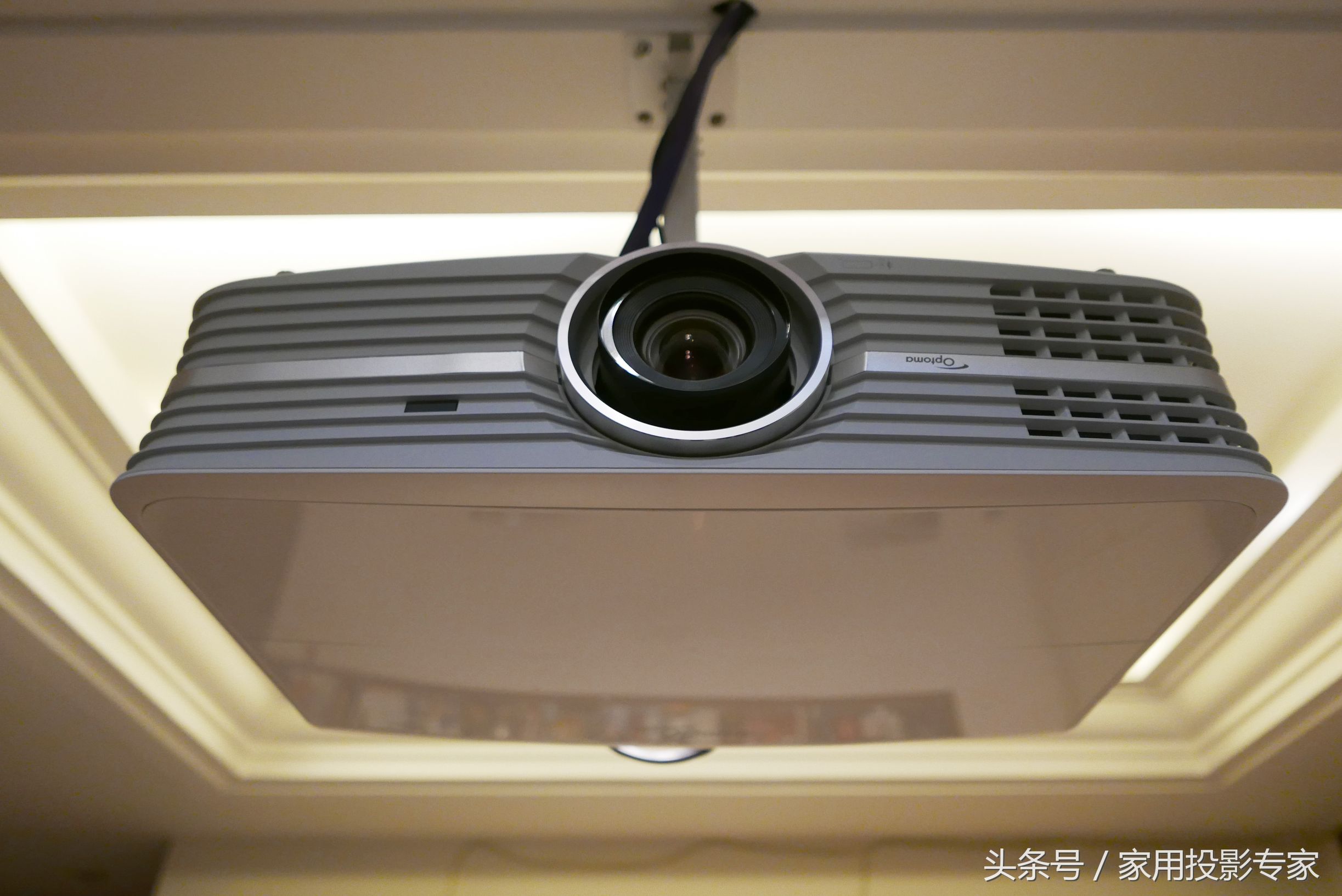 奥图码dlp4k激光投影机,奥图码uhd620深度测评