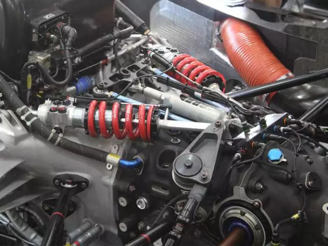 耐力赛绝非无休止地“画圈”,而是用轮胎来拓宽的哲学