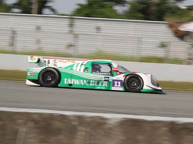 耐力赛绝非无休止地“画圈”,而是用轮胎来拓宽的哲学