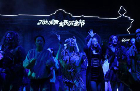 中俄民众对“洋节”态度大不同中国年轻人爱过“洋节”有错吗？