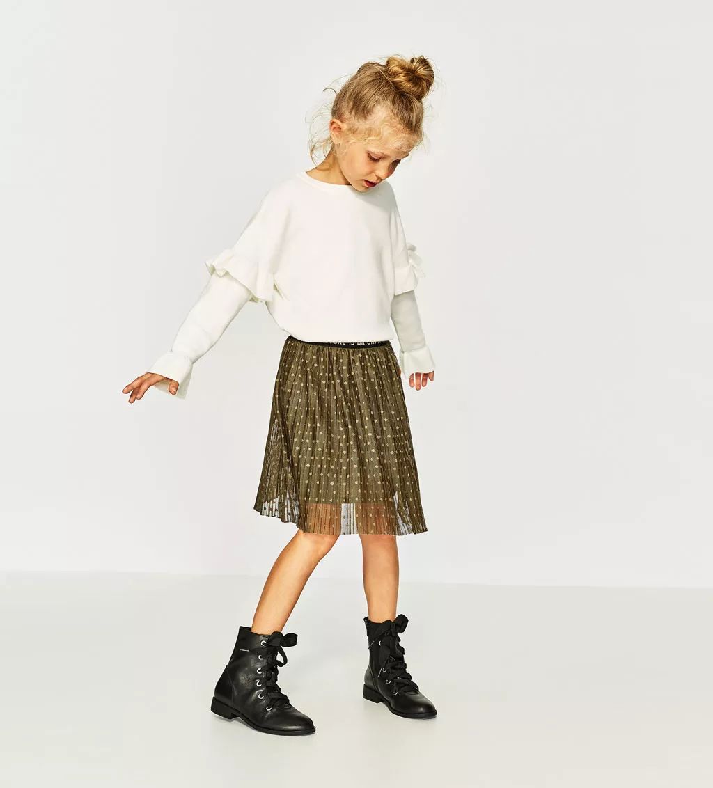 pantone流行色衣服,pantone2022流行色服装搭配