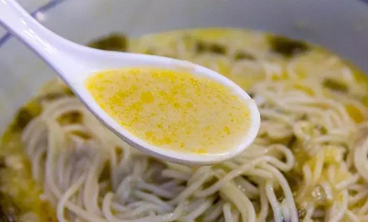 上海必吃榜第一名黄鱼面,上海50一碗的黄鱼面