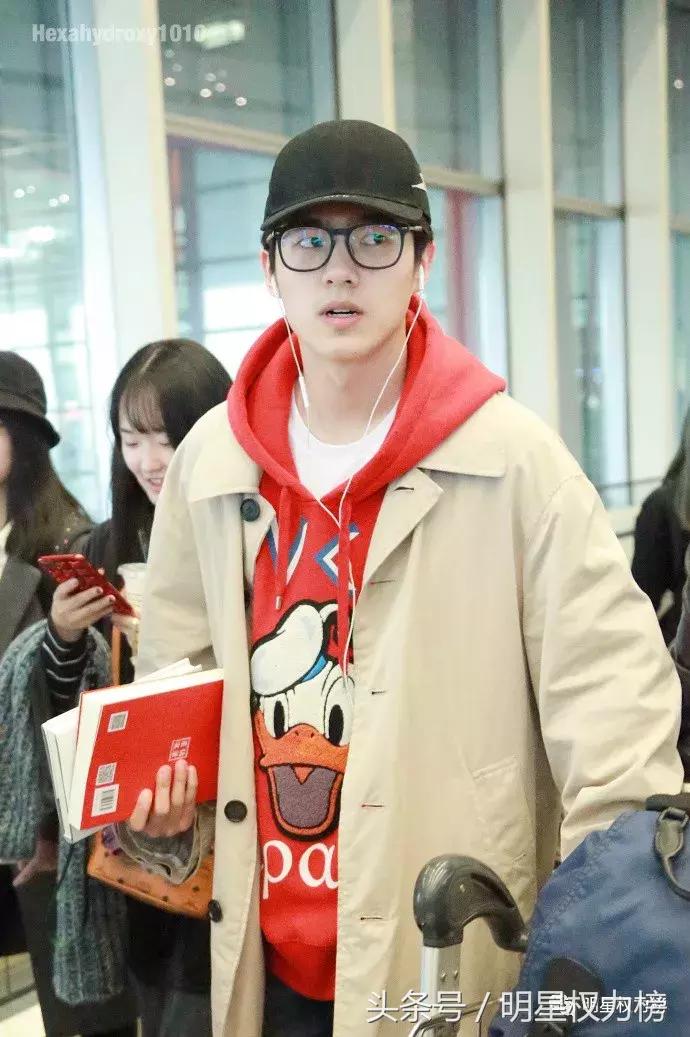 机场*服私**秀！李易峰王源白敬亭刘昊然谁才是引领潮流的时尚Icon？