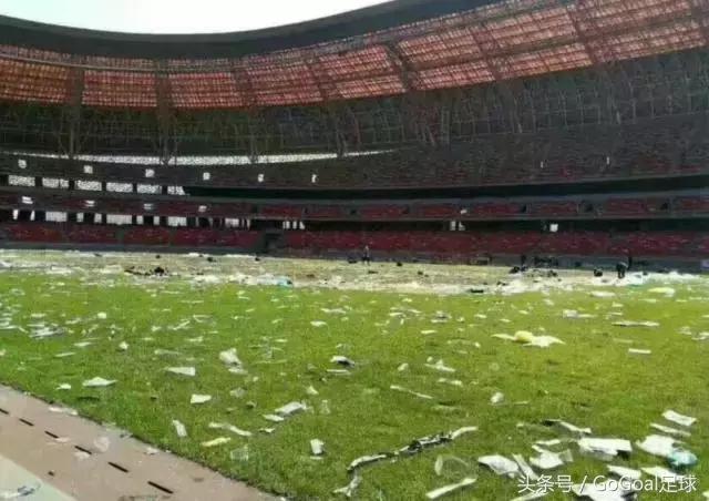 为足球赛而喝彩,上海体育馆足球赛