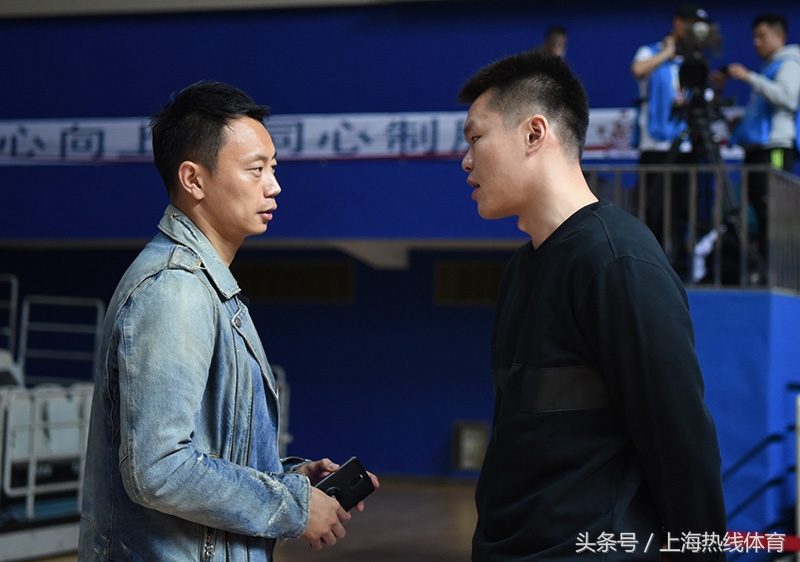 申花新帅与队员见面,申花新帅和球员见面