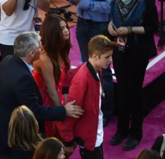 赛琳娜贾斯汀比伯撕破脸,比伯赛琳娜撕破脸