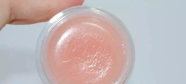 唇色深还有唇纹,手脚皲裂还干燥,唇膜手膜足膜最全种草!