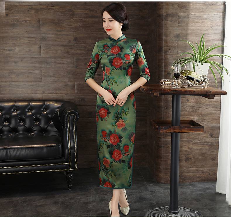 一袭旗袍显示柔美,真丝旗袍最能体现女人的优雅高贵