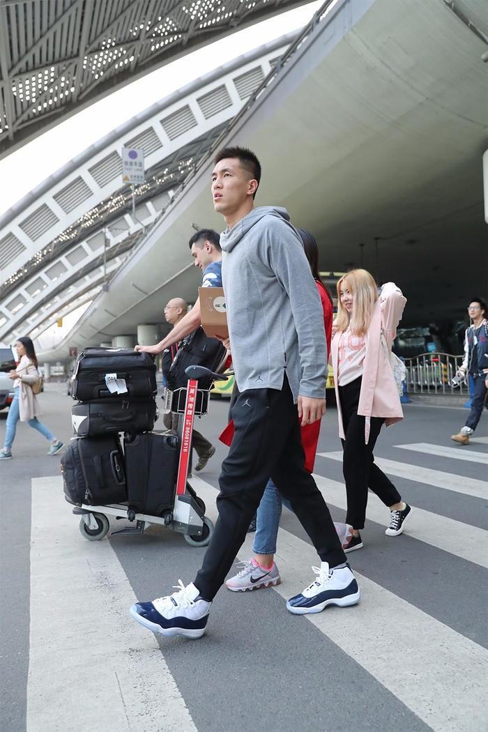 cba郭艾伦转会了吗,cba郭艾伦詹姆斯