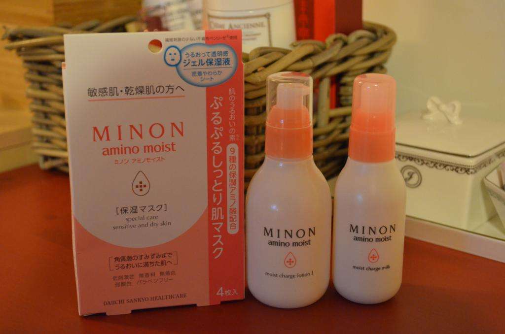 干皮起皮适合的水乳霜精华,换季脱皮保湿修复面霜