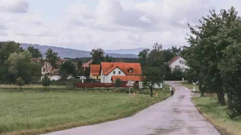 去欧洲旅游必须先去亚洲么,欧洲之行捷克