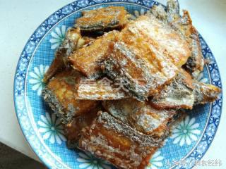 酸醋炖刀鱼的做法,秋刀鱼加醋的做法