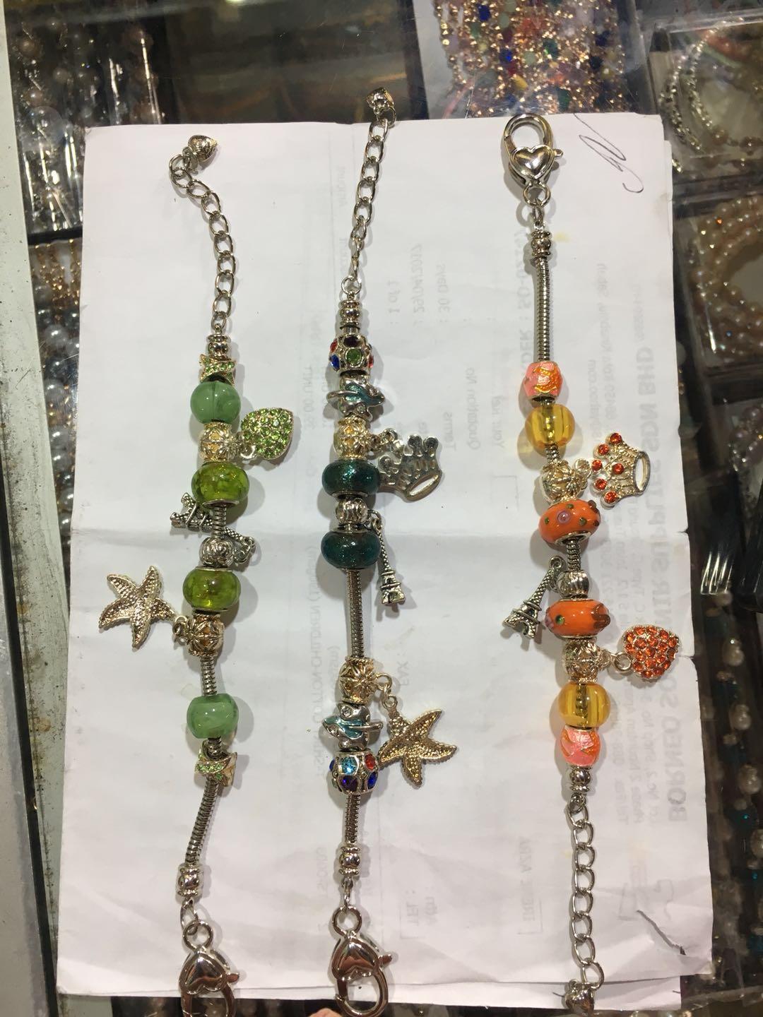 在马来西亚的沙巴码头，中国女生很受欢迎