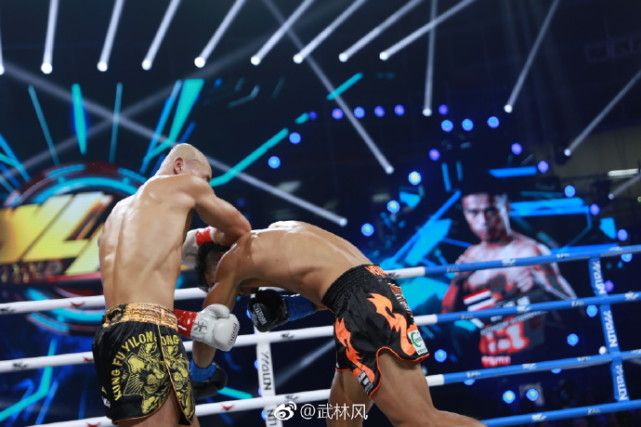 武僧一龙比赛5秒出10拳,一龙罕见高扫腿ko对手功力深厚
