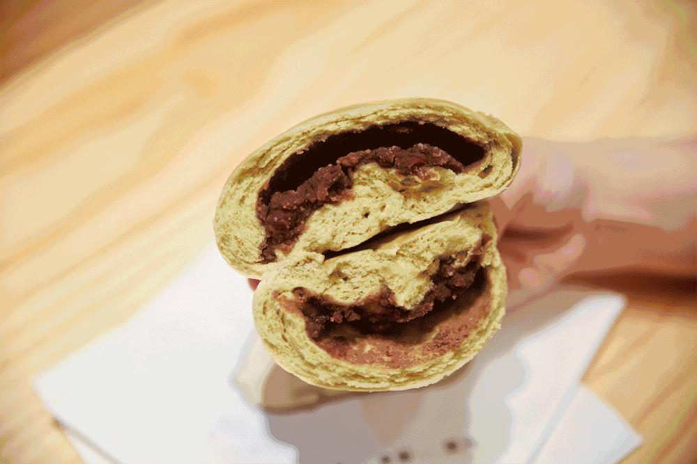 这个来自台湾的包子，香到连手指都想吞下去！吃了就上瘾！