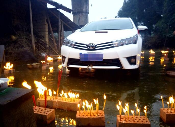 小伙提车回家,小伙提车回家过年