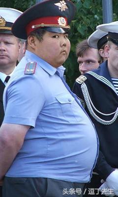 悟空和唐僧一起上某卫视非诚勿扰,悟空上台,24盏灯全灭