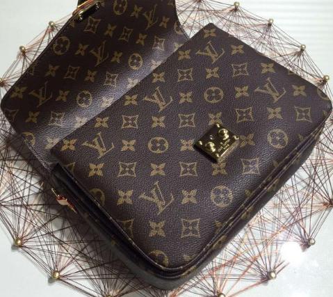 怎样鉴别lv邮差包真假,lv三合一男款邮差包怎么鉴定真假