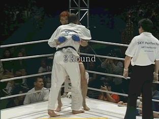 比一龙更惨烈的失败!世界最强格斗家族擂台受辱,被迫弃战!