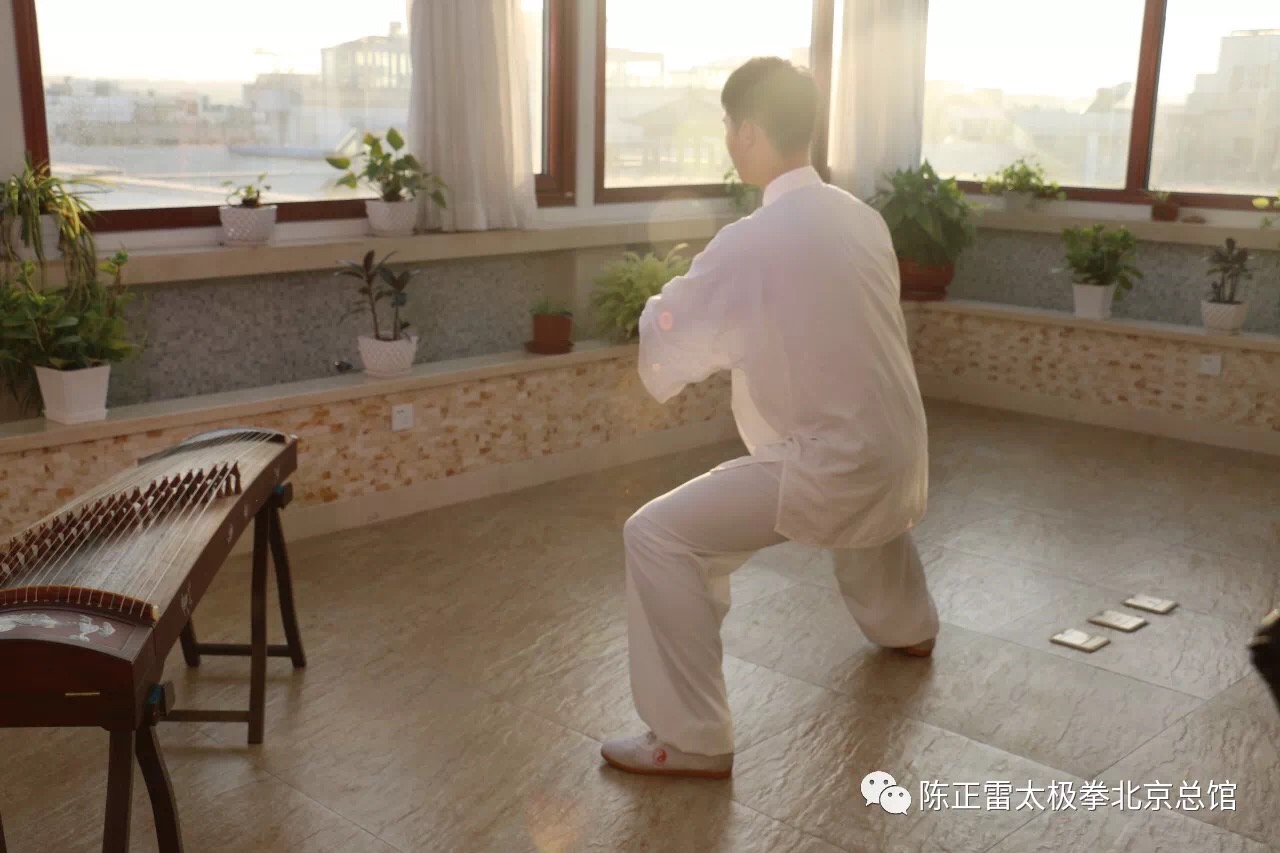 太极拳伤膝盖怎么养护,练习太极拳怎样避免伤膝盖