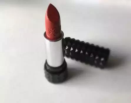 枫叶砖红色带着红棕调的口红,枫叶脏橘色口红