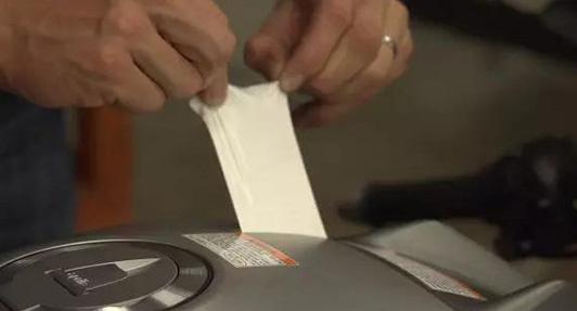 摩托贴纸撕下如何清理,摩托车原装贴纸怎么清洗