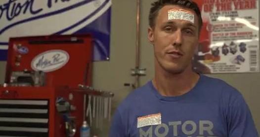 摩托贴纸撕下如何清理,摩托车原装贴纸怎么清洗