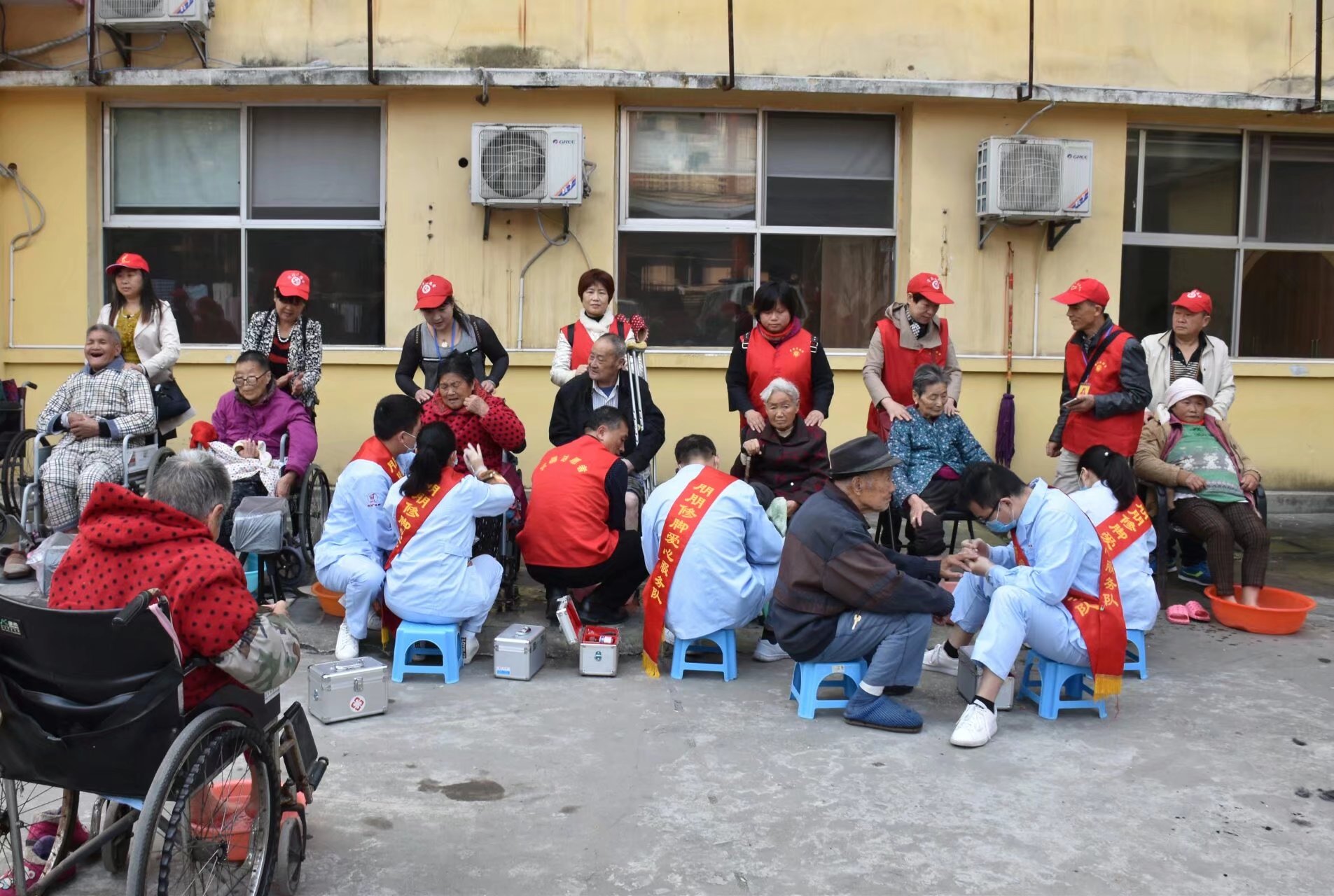 关爱留守老人志愿者,关爱老人传递义工志愿者正能量