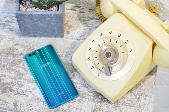 打造高级时尚感的必备单品,简约单品搭配出满满的高级感