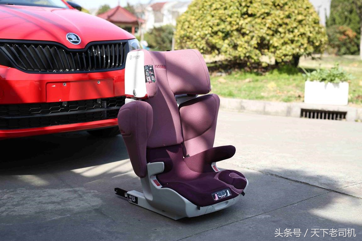 为了幼儿安全安装软件,为儿童安装安全座椅