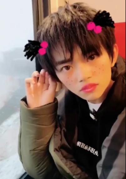 易烊千玺六周年粉丝应援震撼,易烊千玺一千万粉丝福利完整版