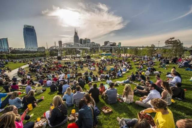 观赏性最好的草坪,大型的景观草坪