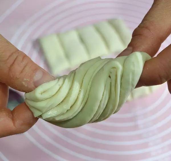 花卷怎么包又好看又简单,一次做400个花卷怎么操作