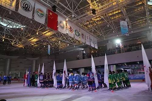 2021年北京市小学生旱地冰球联赛,勇敢者游戏小孩