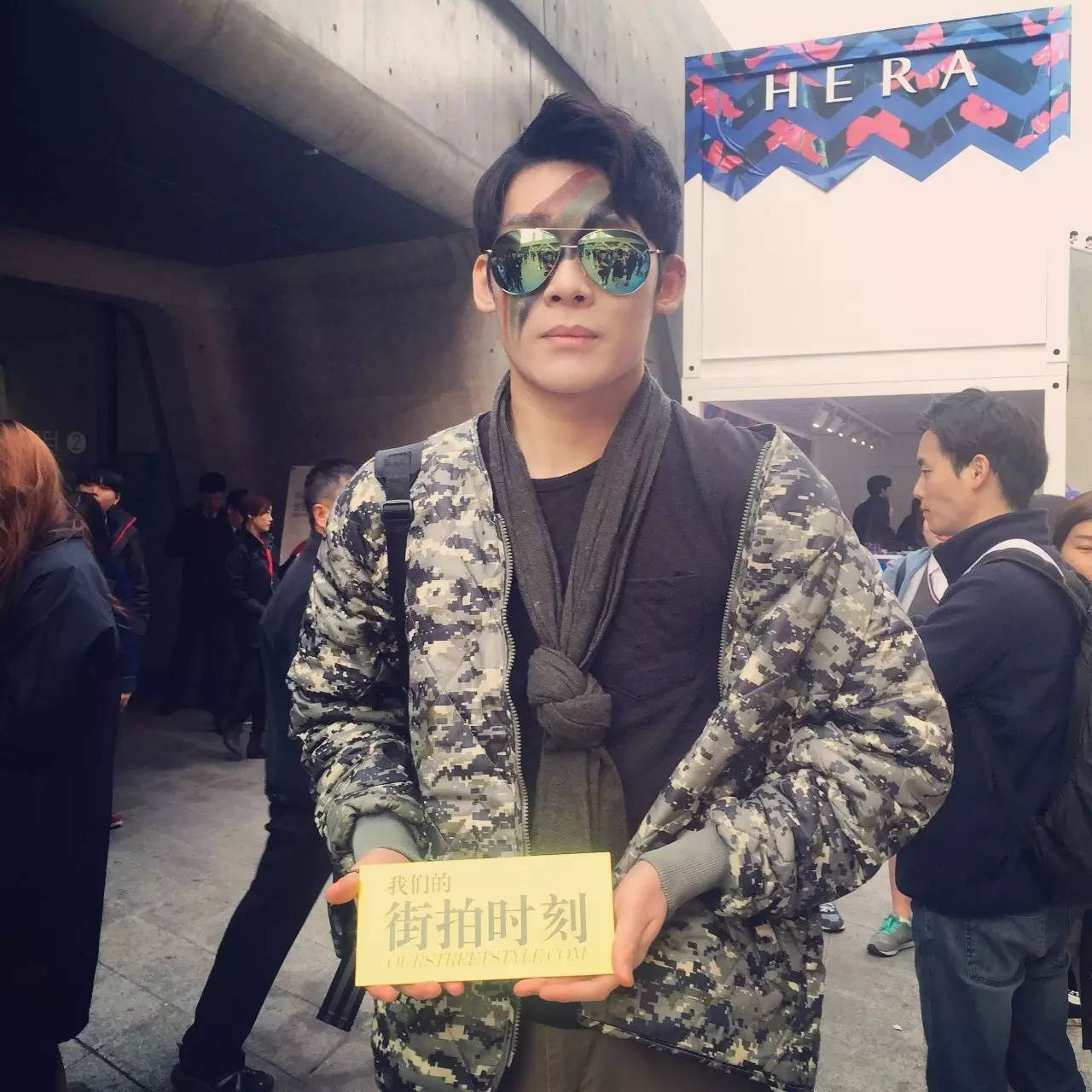 韩国街拍高清时装秀,韩国时装周街拍情侣