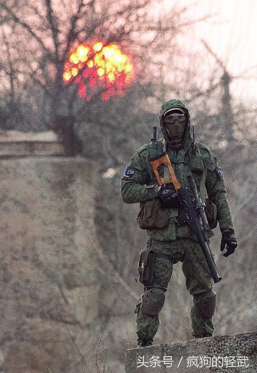 vss和加消音的冲锋枪哪个好用,自带消音狙击