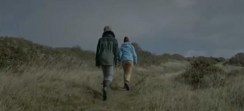 男友车祸去世女友开棺取骨陪伴,男友车祸去世后女孩召唤灵魂