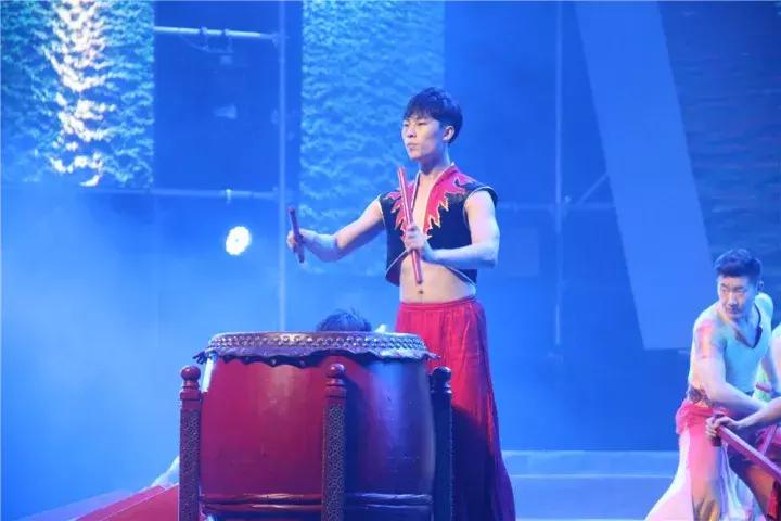 来自世界各地的近千名番禺乡亲代表共聚首,见证番禺大变化!