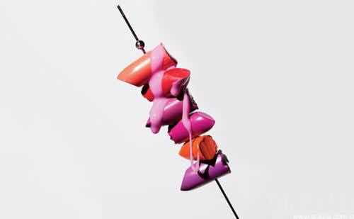 口红涂到嘴上干怎么涂,涂口红怎么才不容易涂到嘴上