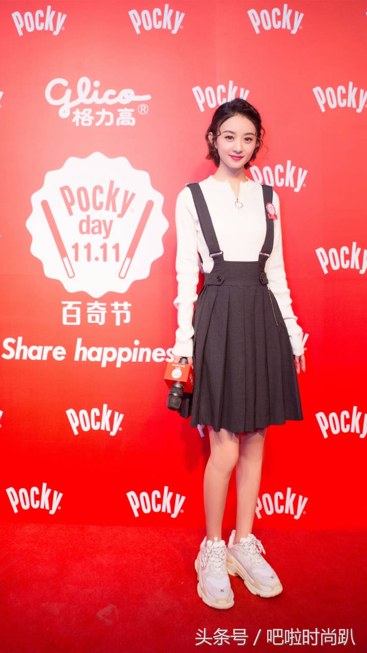 赵丽颖穿高帮鞋子,赵丽颖机场同款白色运动鞋