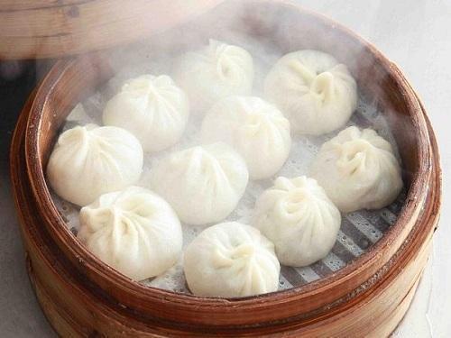 蒸包子老是粘锅露馅？大师教你这样蒸包子松软不粘锅，好吃到不行