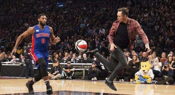 篮球非主业！詹皇手腕不收拾不打篮球纳什足球不输职业运动员