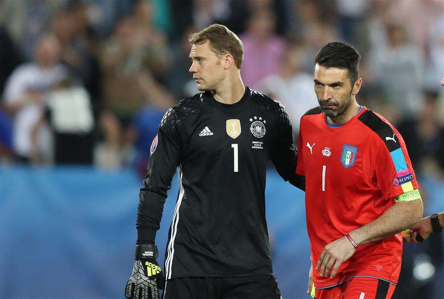 布冯挥泪告别欧洲杯,39岁传奇门神布冯强忍悲伤退场