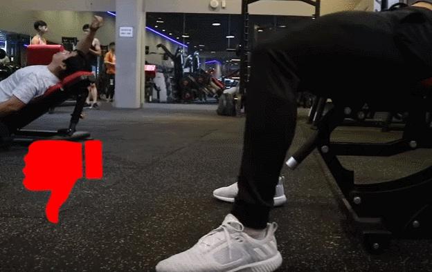 纠正胸往前倾,纠正左右胸肌不一致的动作