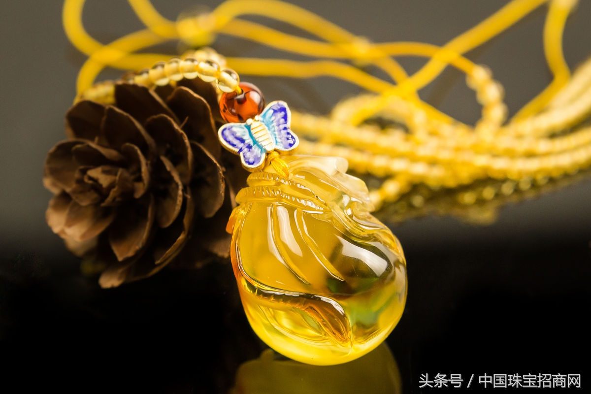 戴琥珀蜜蜡有什么好处,属兔戴蜜蜡还是琥珀好