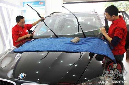 汽车贴膜烤膜收缩原理,前挡贴膜需要烤膜吗