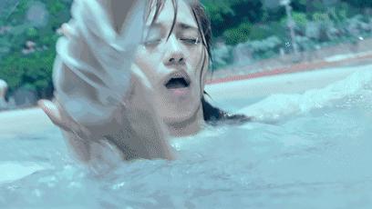 采访陈若仪高清,陈若轩采访说到王一博